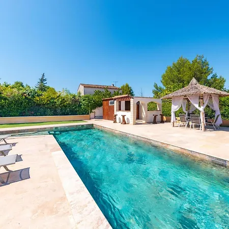 Holiday home Lovely In With Outdoor Swimming Pool *